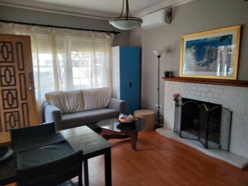 Cozy 2 bed villa in Narwee - Tap to explore photos