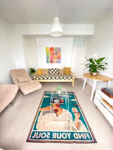 Rooftop Vibes in Old Street - 5 Sleeps Central Flat - Tap to explore photos