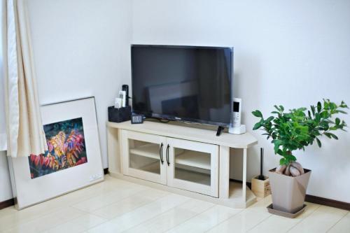 アキラ商事 - Tap to explore photos