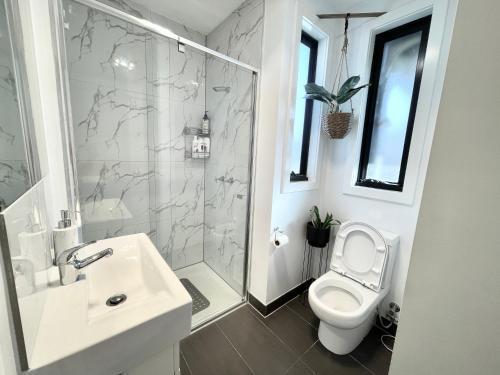 Urban Nest in the West - 2bdr 2bath - Tap to explore photos