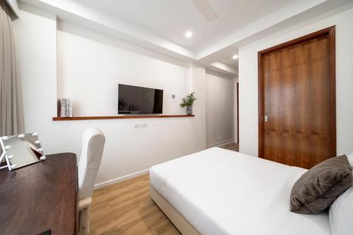 4BR Walk to Chinatown, MRT Luggage Dropoff