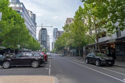 2BR Apt in Docklands WiFi City walk Water nearby