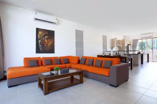 Your Tropical Home Away From Home - Villa Argent 10 with 3BR and Access to Large Pool - Tap to explore photos