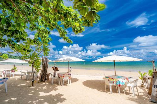 Your Tropical Home Away From Home - Villa Argent 10 with 3BR and Access to Large Pool - Tap to explore photos