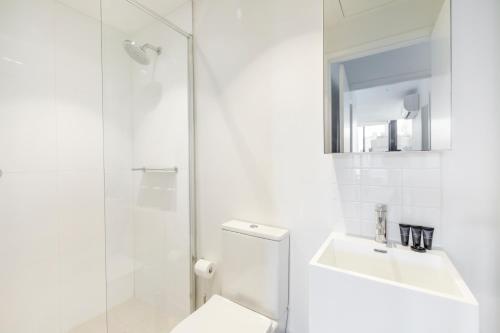 Modern Nomads Spacious Modern 2BR Urban Retreat with View - Tap to explore photos