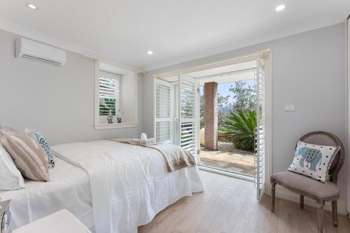 Harbourfront Haven 4BR Retreat with Stunning Views of Sydney Iconic Landmarks - Tap to explore photos