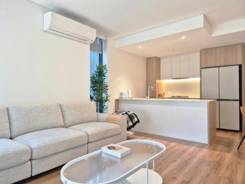 Modern 3 Bed apt near Lidcombe station - Tap to explore photos