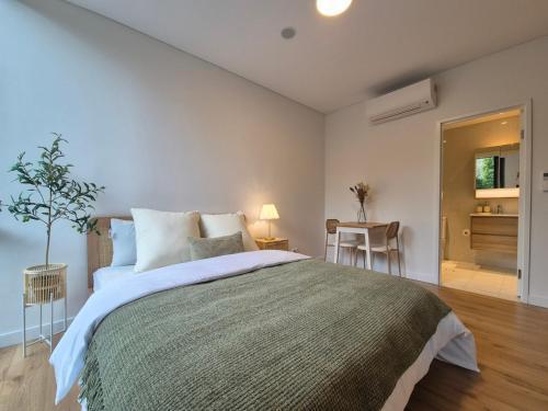 Modern 3 Bed apt near Lidcombe station - Tap to explore photos