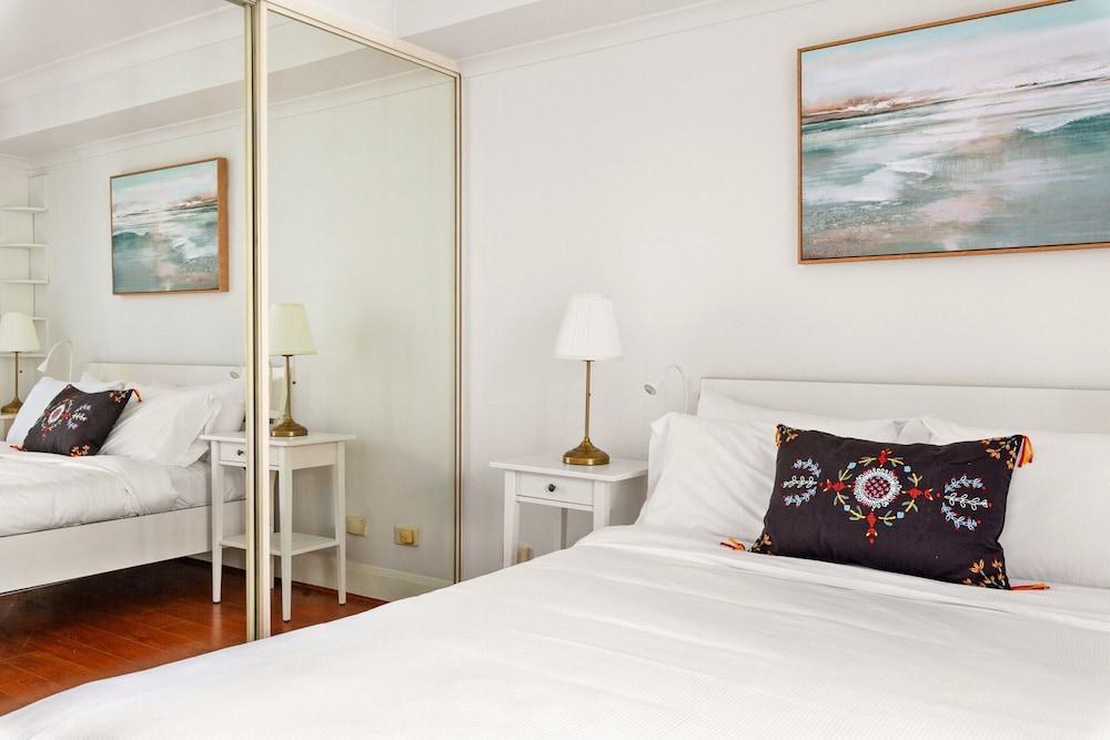 Green Views & Great Location: Inner-city 1-bed - Tap to explore photos