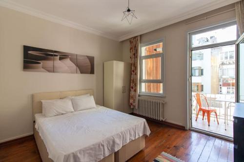 Authentic and Spacious 3BR Flat w AC and Balcony - Tap to explore photos