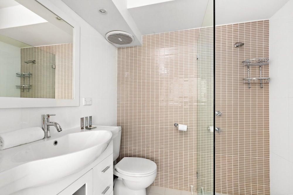 Wake Up to the Ocean: 1-bed With Pool & Views - Tap to explore photos