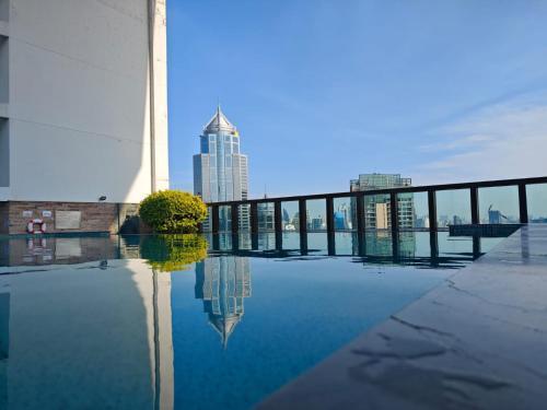 City comfort appartment, Skytain Step 600 m, Erawan shrine - Tap to explore photos
