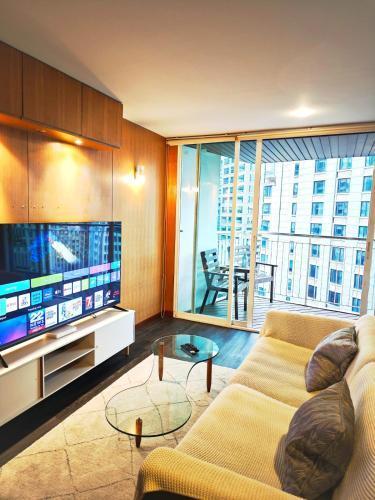 City comfort appartment, Skytain Step 600 m, Erawan shrine - Tap to explore photos