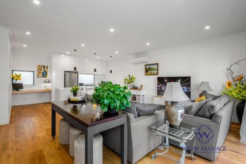 Spacious & Cosy 4B3B near DFO & Convention Centre - Tap to explore photos