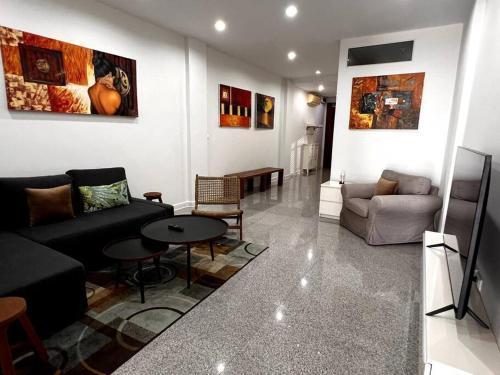 Spectacular 95sqm Sea View, Gym and Pool facilities - Tap to explore photos