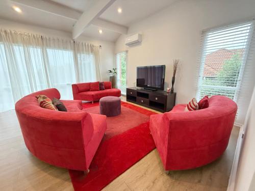 Sanrio Dream Villa Family Retreat with Views - Tap to explore photos