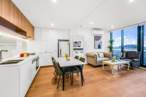 StayAU Spacious 2BR Stunning Sunset Views Room Type - Two-Bedroom Apartment