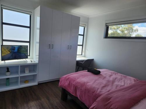 Rowville Stay - Home Away from Home Room Type - Queen Room with Shared Bathroom