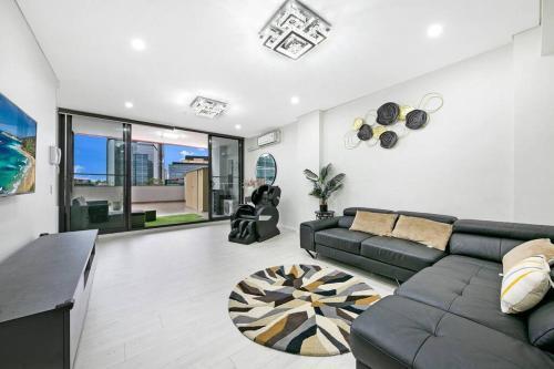Cozy 2 Bedroom 6 minutes to Train Station with Parking - Tap to explore photos