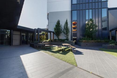 2Bed with Parking Next to Zoo and Parks