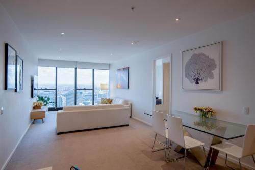 Prima Pearl - Two Neighbouring Apartments 6-Bedrooms - Tap to explore photos