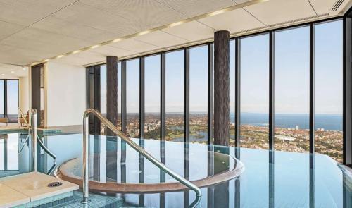 Prima Pearl - Two Neighbouring Apartments 6-Bedrooms - Tap to explore photos