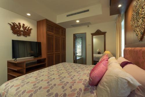 Villa on Panwa with 2 house keepers - Tap to explore photos