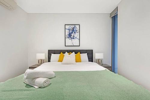 Stylish and free parking 2b2b at Burwood - Tap to explore photos
