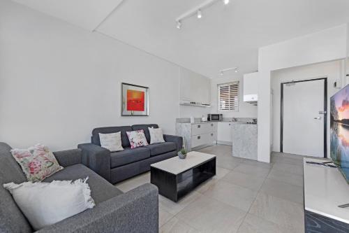 Ocean View 1 bedroom Private Apartment next to Maroubra Beach - Tap to explore photos