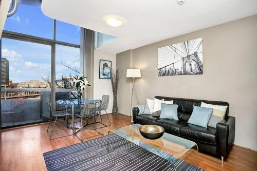 SX504 - Loftstyle One Bedroom in the Heart of CBD - Tap to explore photos
