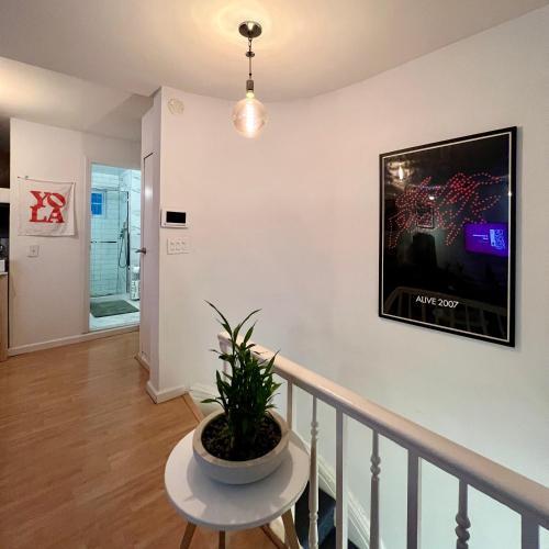 ONE bedroom in my TWO bedroom apt in Chelsea 23 & 7 - Tap to explore photos