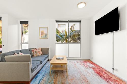 BELLEVUE HILL Close to Bondi - 2 bathrooms & pool - Tap to explore photos