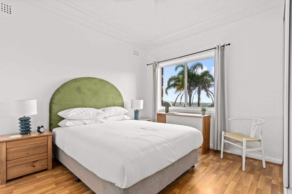 Bondi 2-bed Apartment With Awesome Sunrise Views - Tap to explore photos