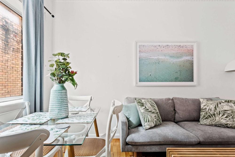 Bondi 2-bed Apartment With Awesome Sunrise Views - Tap to explore photos