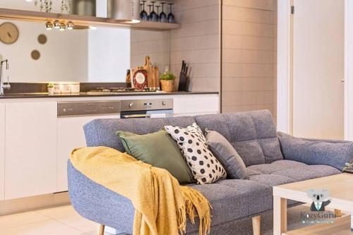 KozyGuru | Abbotsford | 1Bed Apt - Tap to explore photos