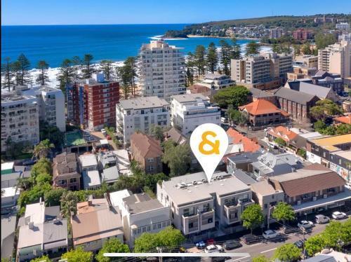 Sleek 2-Bed Apt Metres to Beach