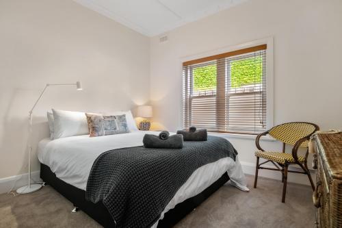 Awesome Albert Park Art Deco Gem 2 Bedroom Bevan 2