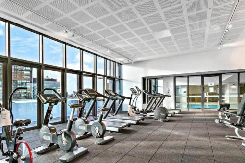 ES2410-2Bed 2Bath Vision Apt with Balcony, Pool & Gym - Tap to explore photos