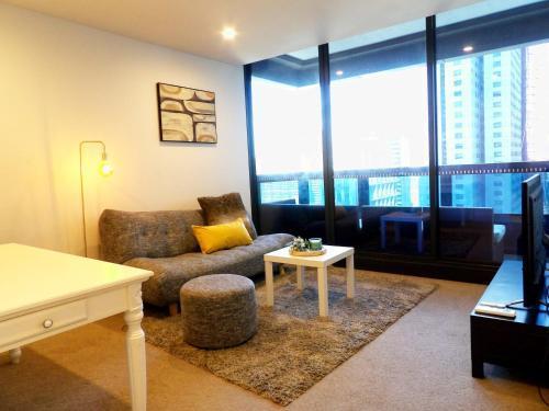 ES2410-2Bed 2Bath Vision Apt with Balcony, Pool & Gym - Tap to explore photos