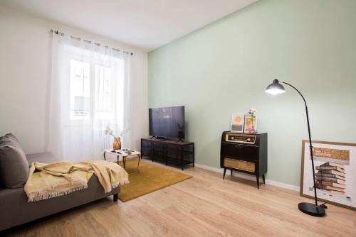 Appartamento 2BDR for 6 guests - 100mt Subway B1 - 7 fermate dal Colosseo - Tap to explore photos