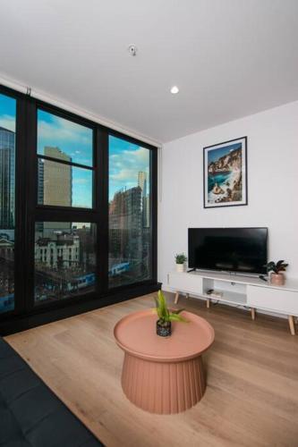 Amazing City View 2BR Yarra River Free Parking - Tap to explore photos