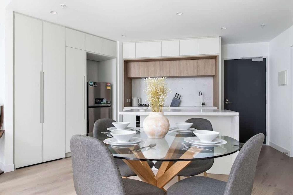 Chic 2BR Apt Opposite Southern Cross, City Views - Tap to explore photos