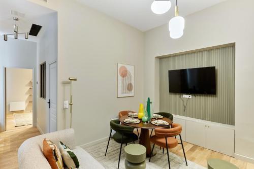 Superb Apartment 2 bedrooms Centrer of Paris by Studio Prestige - Tap to explore photos