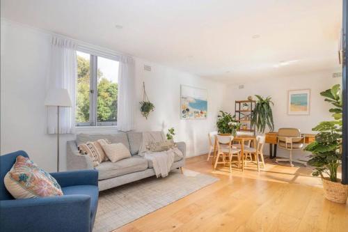 Balmoral Beach Front 2 Bedroom Waterview Mosman - Tap to explore photos