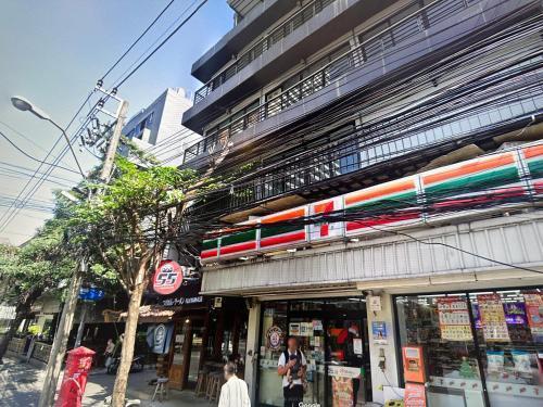 New Ekamai Thonglor Luxury Home near 711, BTS, Mall