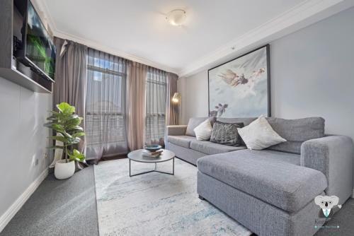 KOZYGURU SYDNEY CBD AMAZING 2 BED FAMILY APT NHA653-102 - Tap to explore photos