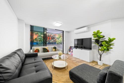 Spacious 3BR & 1 Parking & Pool & Gym & Central & ICC - Tap to explore photos