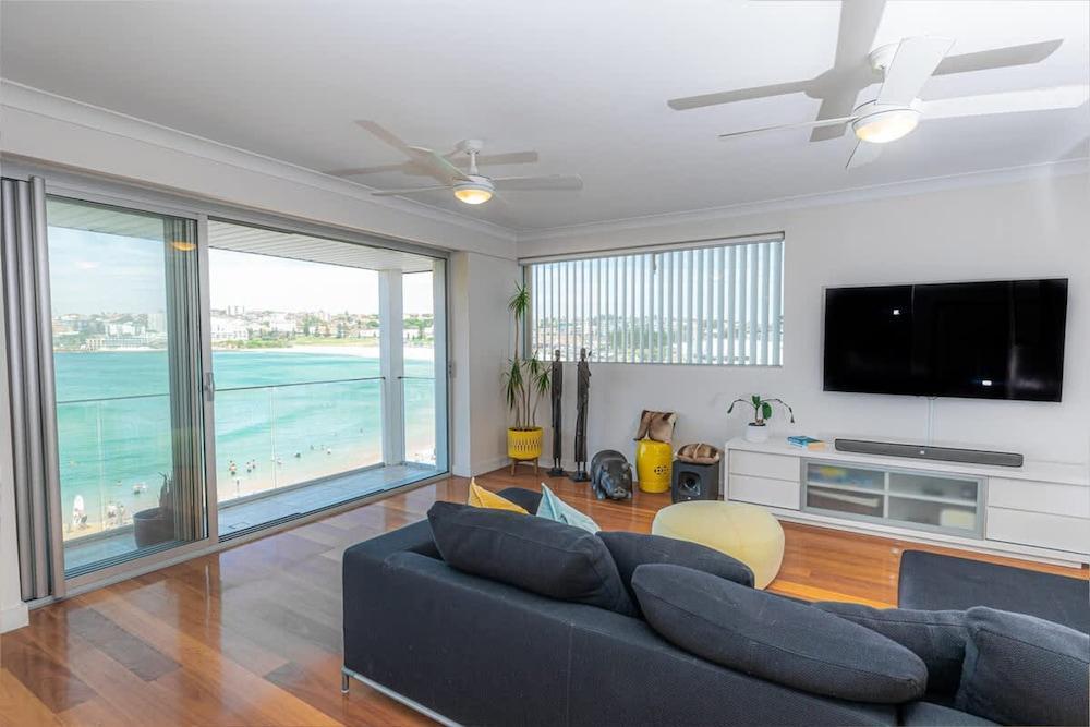 Ocean View Luxury 3 Bedroom Home With Balcony - Tap to explore photos