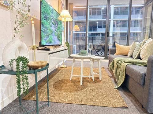 Upper West Side Spencer Heights 2BR 1Car - Tap to explore photos