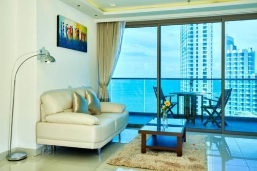 Sea View 1bedroom Wong Amat Tower 3312 - Tap to explore photos